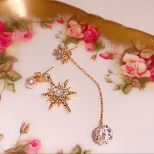 🔻🔻Nwot gold toned asymmetrical earrings